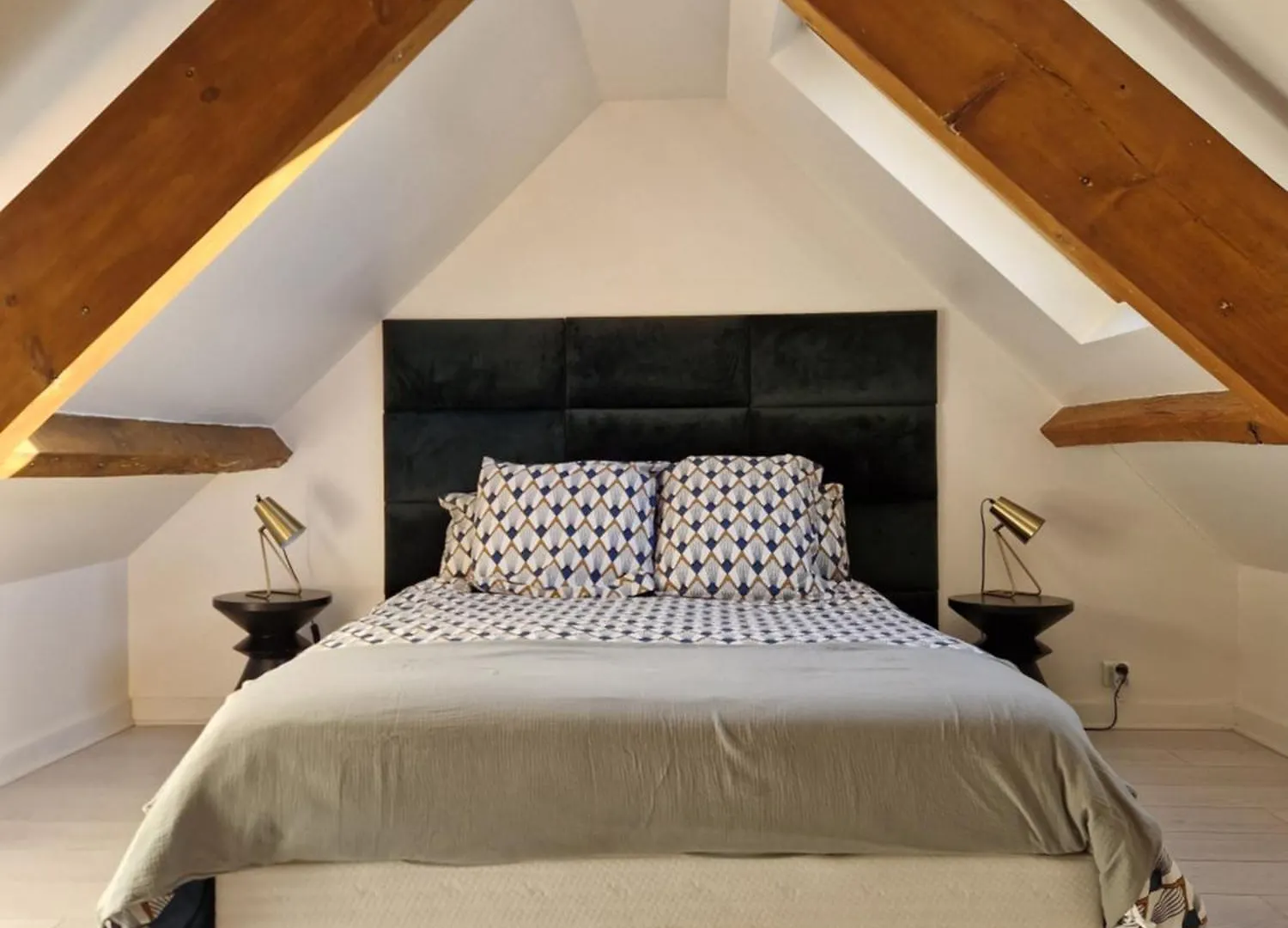 Le Duplex, Proche Centre-Ville contacts
